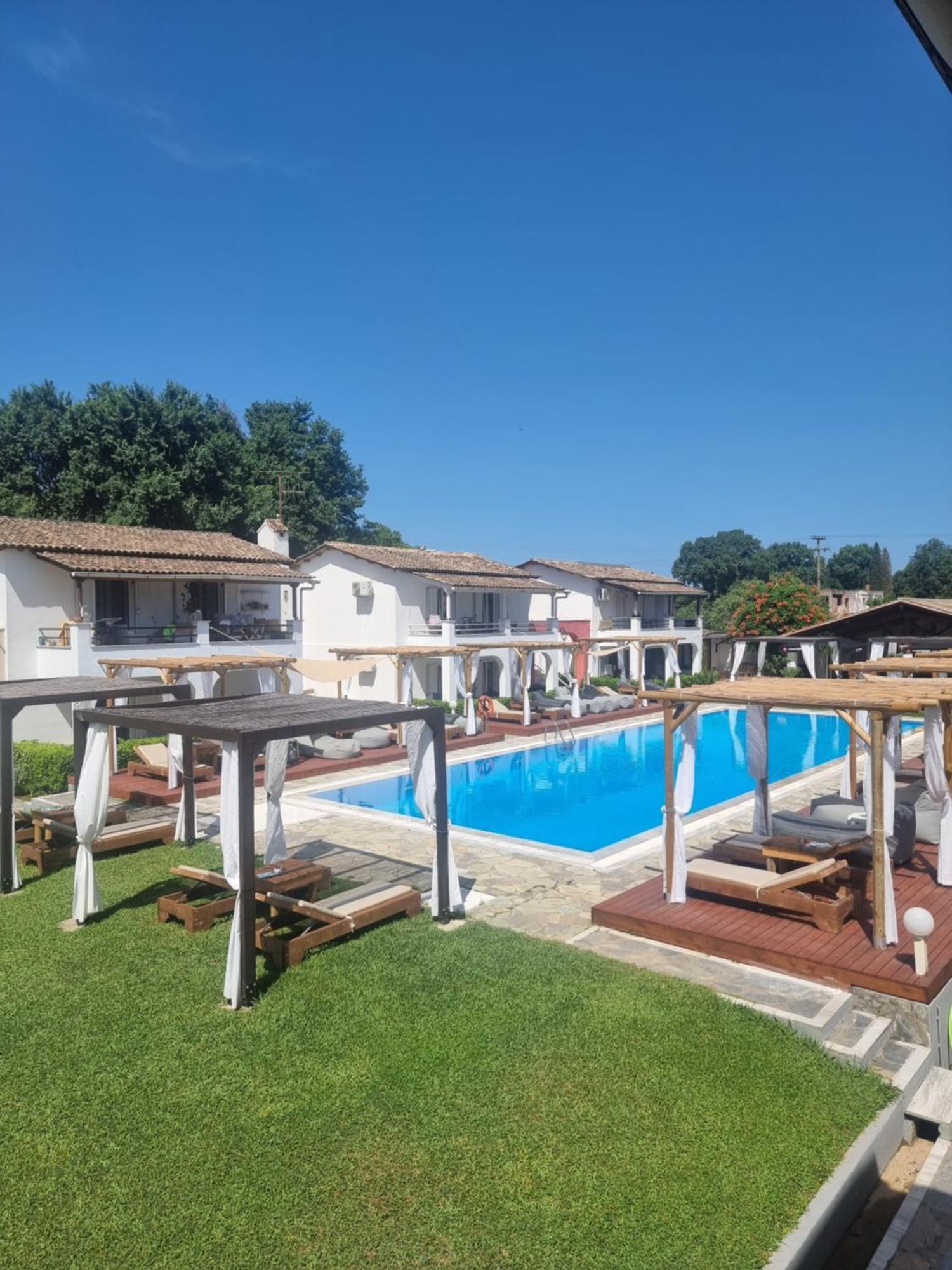 Aparthotel Zografia *